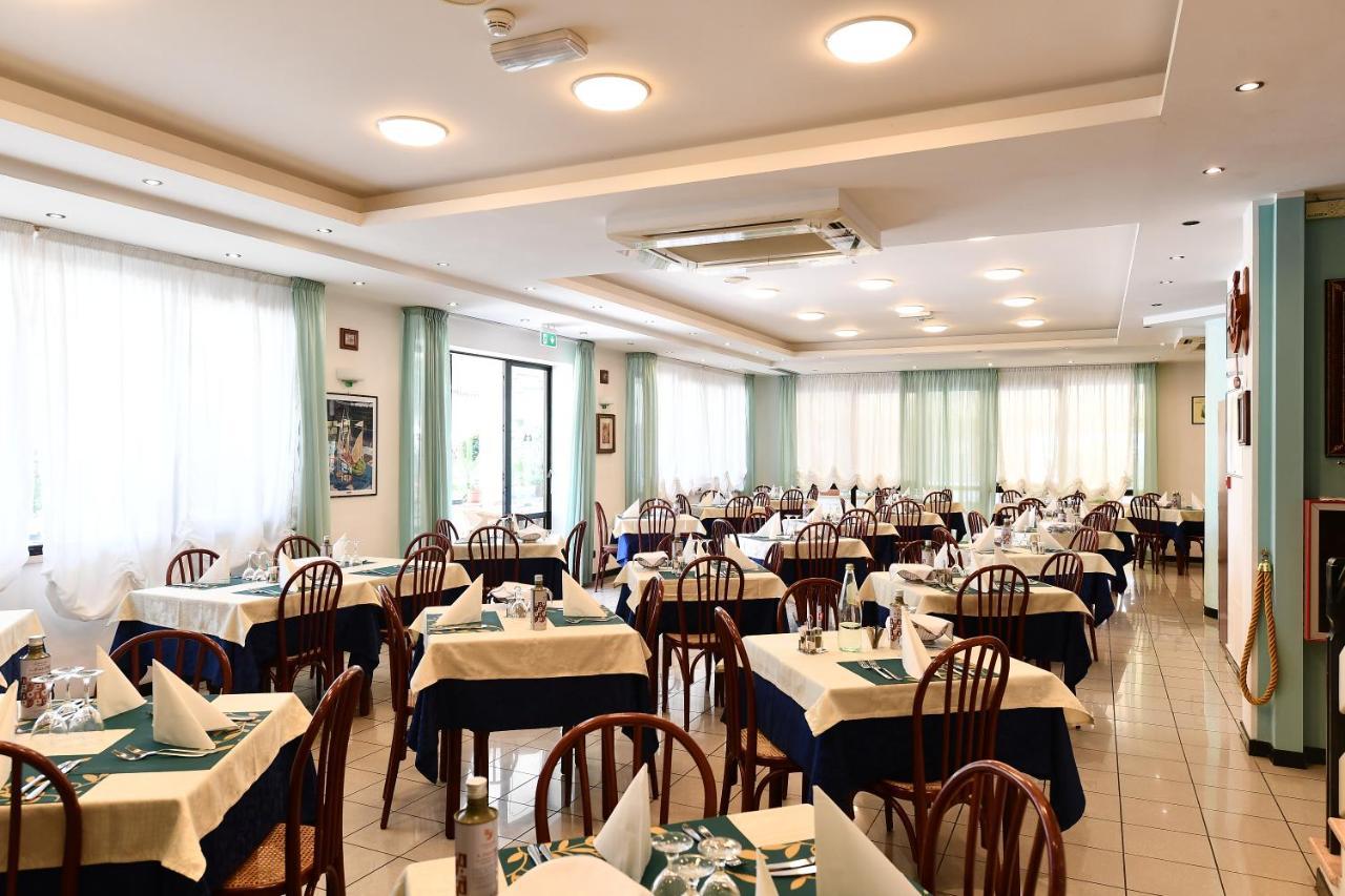 Hotel Criniera D'Oro Rimini Extérieur photo