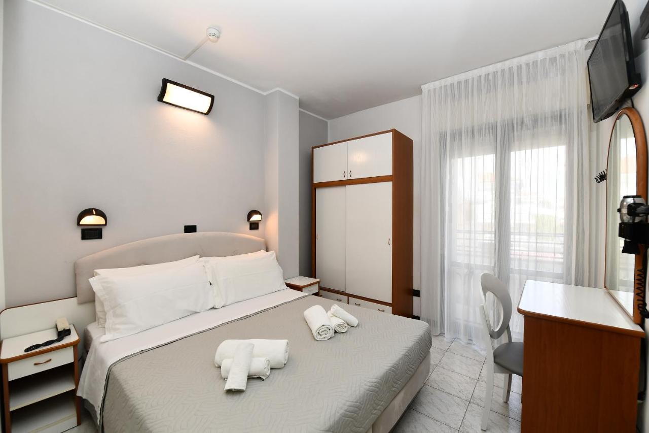 Hotel Criniera D'Oro Rimini Extérieur photo