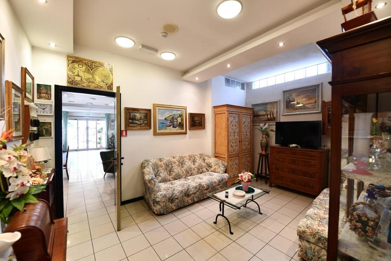 Hotel Criniera D'Oro Rimini Extérieur photo